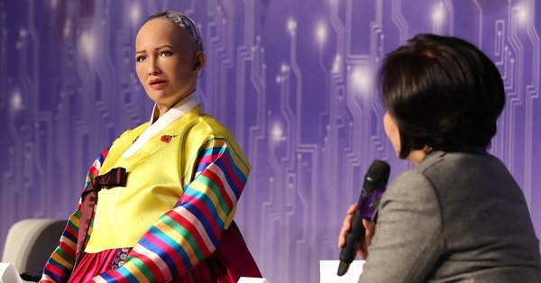 '4차 산업혁명, 로봇 소피아에게 묻다.'