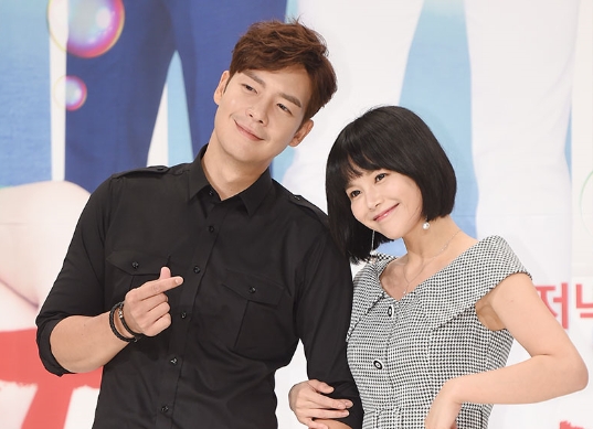 배우 이영아와 강은탁이 공식 열애를 밝혔다. 사진=엑스포츠뉴스