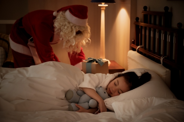 제주신라호텔이 크리스마스 시즌 자녀 동반 가족 고객을 위해 ‘산타의 선물’ 이벤트를 실시한다. 사진=제주신라호텔