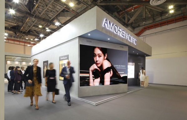 아모레퍼시픽그룹이 12일부터 16일까지 싱가포르 마리나베이샌즈 컨벤션센터에서 열린 ‘2019 세계면세박람회(2019 TFWA Asia Pacific Exhibition & Conference)’에 참가했다. 사진=아모레퍼시픽그룹