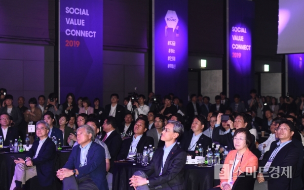 28일 오전 서울 광장동 워커힐서울에서 열린 '소셜밸류커넥트 2019(Social Value Connect 2019, SOVAC)에서 참석자들이 연설을 듣고 있다. /사진=박지영 기자