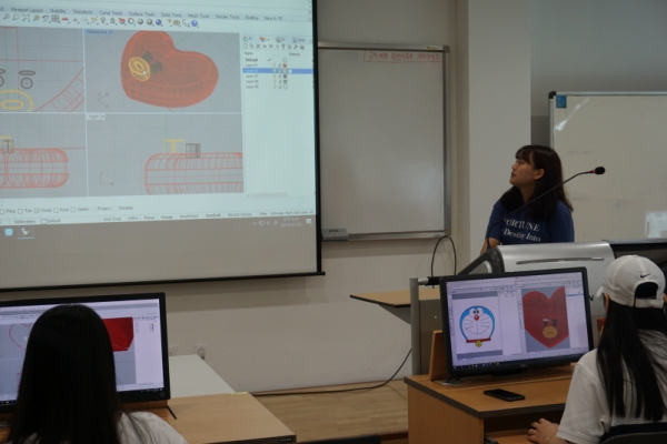 코리아텍(한국기술교육대학교) 창업동아리 ‘피터패츠’ 학생들이 지역 고교생을 대상으로 ‘3D프린팅 몰드를 이용한 입욕제 제작 교육’을 실시했다. 사진=코리아텍.
