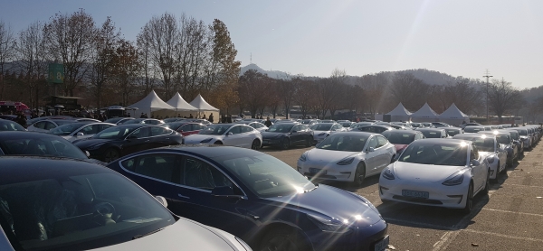 테슬라코리아가 22일 경기도 과천시 서울대공원에서 모델 3의 대규모 고객 인도 이벤트를 실시했다. 사진=복현명 기자.