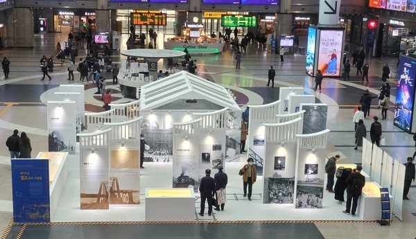 한국철도가 오는 23일까지 기록물 전시회 ‘철마의 길, 철로 위의 사람들’을 개최한다. 사진=한국철도 제공