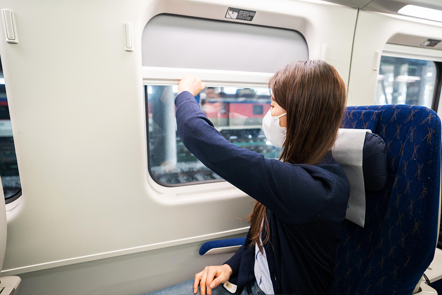 KTX-이음은 기존 KTX, KTX-산천과 다르게 개인별 창이 있어 더 안락하고 편안하게 여행할 수 있다. 사진=한국철도.