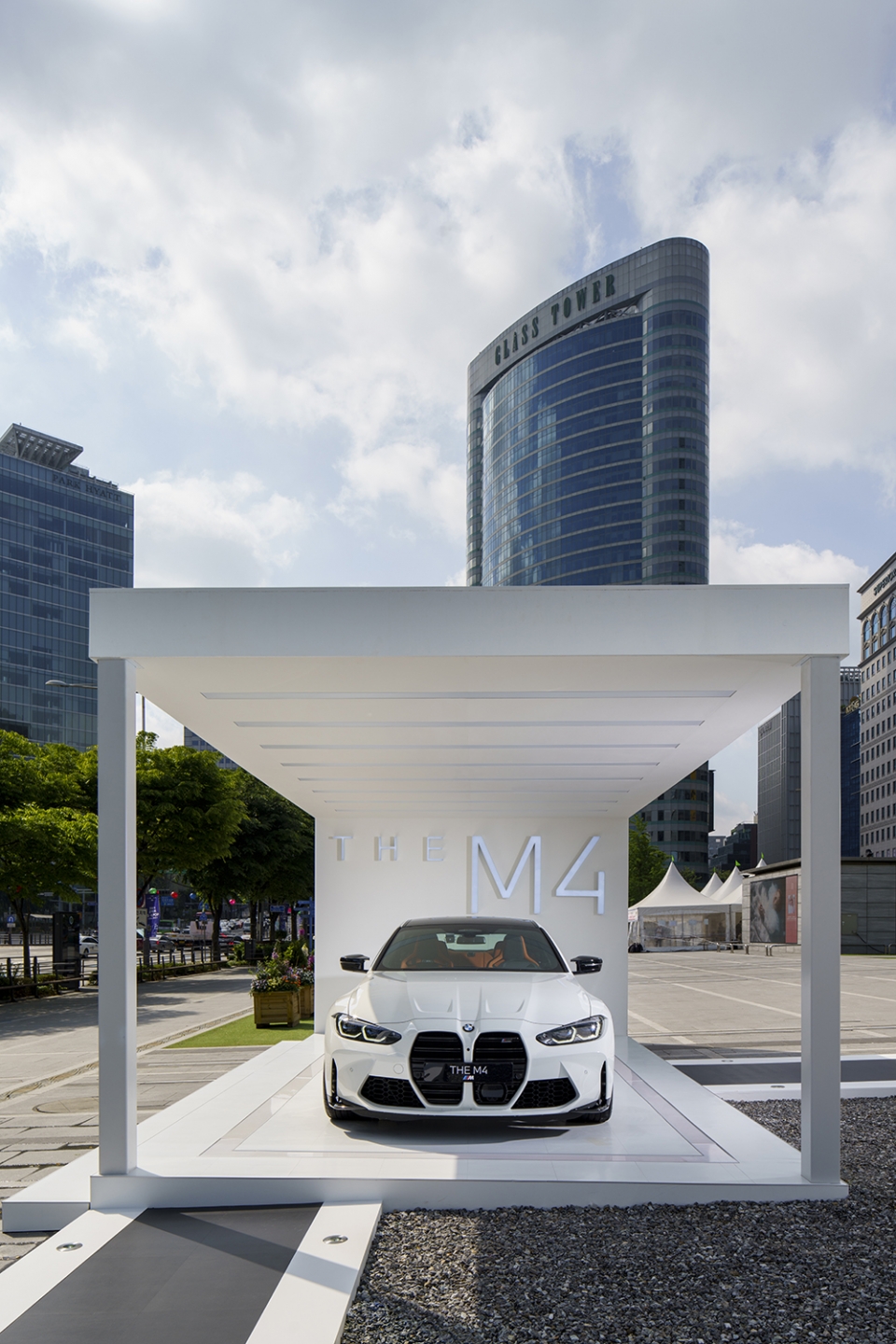 BMW 코리아가 오는 16일까지 서울 삼성동에 위치한 코엑스 K-POP 광장에서 BMW 키드니 그릴의 헤리티지를 살펴볼 수 있는 ‘키드니 로드(Kidney Road)’를 운영한다. 사진=BMW 코리아.