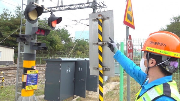 한국철도(코레일)가 가을 나들이철을 맞아 전국 철도건널목 현장 안전 점검을 시행했다. 사진=한국철도(코레일)