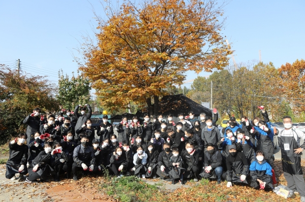 한성대학교는 지난 6일 서울 강남구 구룡마을에 ‘사랑의 연탄 나눔’ 봉사활동을 진행했다. 사진=한성대.
