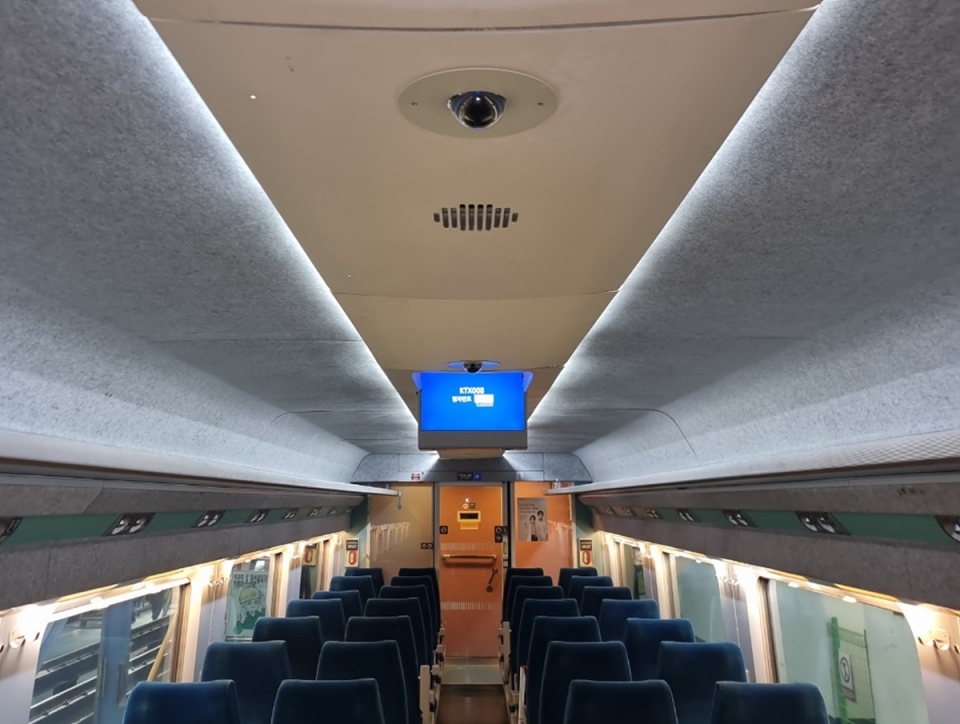 한국철도공사(코레일)가 열차 이용객의 안전을 보호하기 위해 모든 KTX와 광역전철 등 철도차량 객실에서 CCTV를 운영하고 있다. 사진=한국철도공사(코레일)
