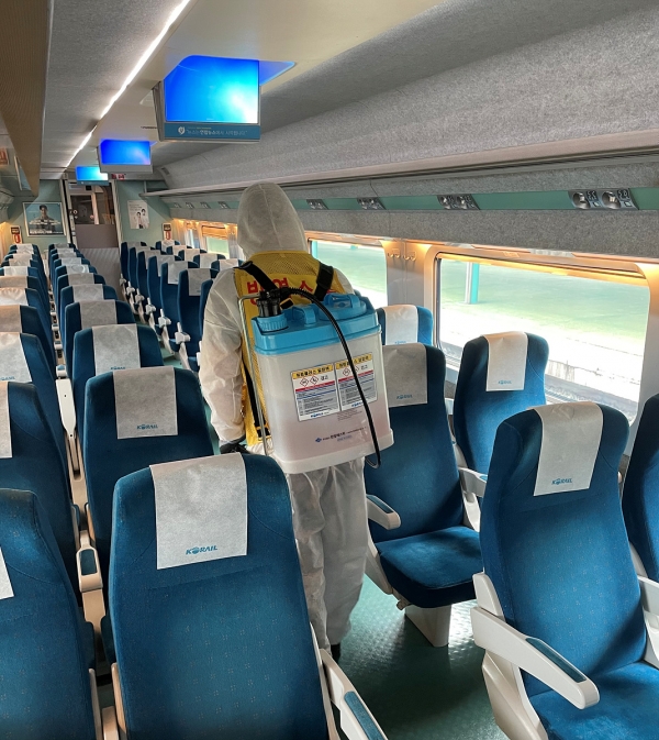 최근 빈대로 인한 피해가 커지고 있는 상황에서 한국철도공사(코레일)가 국민 건강과 안전을 위해 모든 열차와 연계 교통 방역에 총력을 기울이고 있다. 사진=코레일
