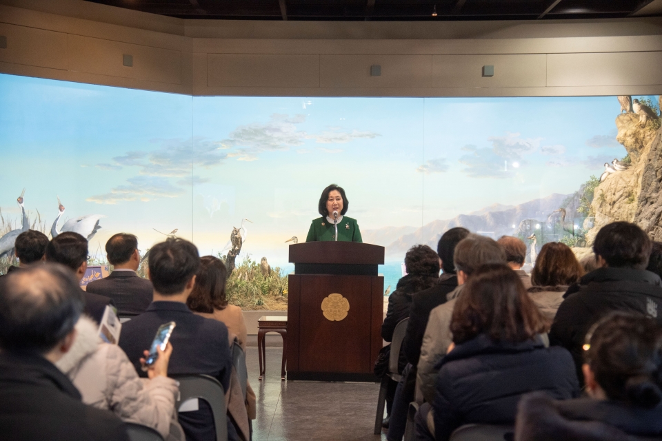 김은미 이화여자대학교 총장이 이화여대 자연사박물관 특별기획전 개막식에서 인사말을 하고 있다. 사진=이화여대.