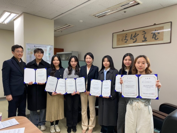 한국외국어대학교 대학일자리플러스본부가 지난 11일 제3기 진로취업지원센터 서포터즈 수료식을 개최했다. 사진=한국외대.