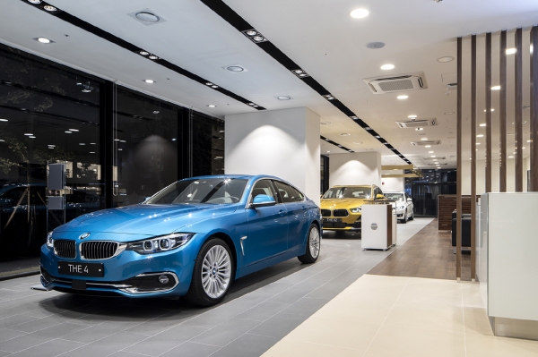 BMW 코리아 공식 딜러사인 바바리안모터스가 BMW 마포 전시장을 신규 오픈했다. 사진=BMW 코리아.