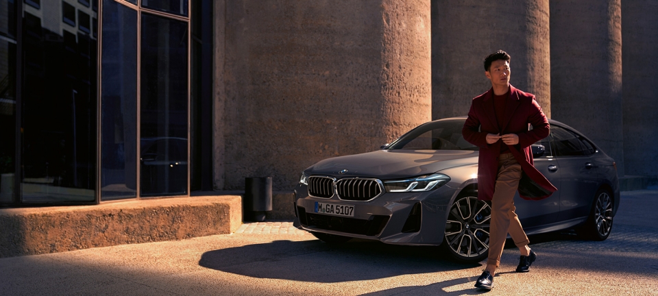 BMW 코리아 공식 딜러사인 코오롱 모터스가 오는 23일부터 29일까지 롯데호텔 서울과 제휴를 통해 ‘BMW SUITE 6 패키지’를 운영한다. 사진=코오롱 모터스.