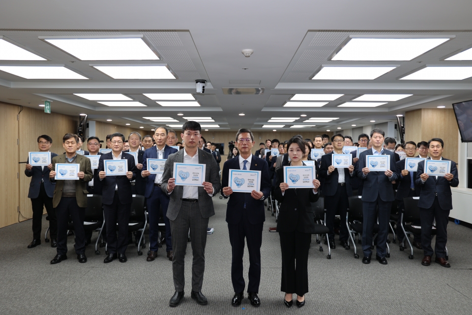 NH농협생명은 지난 5일 서울 서대문구 본사에서 금융소비자보호 의식 강화와 소비자중심 경영을 다짐하는 ‘금융소비자보호 실천 결의대회’를 개최했다. 사진=농협생명.