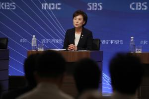 김현미 장관 “부동산 과열시 추가 정책 즉각 시행”